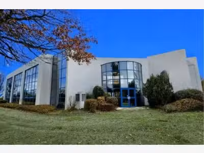 À vendre ou louer bureaux 1260m² à Montivilliers