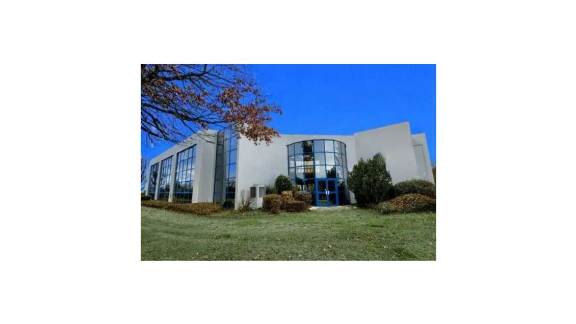 À vendre ou louer bureaux 1260m² à Montivilliers