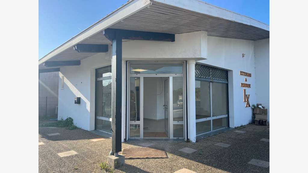 Vente local commercial de 62m² à Montussan