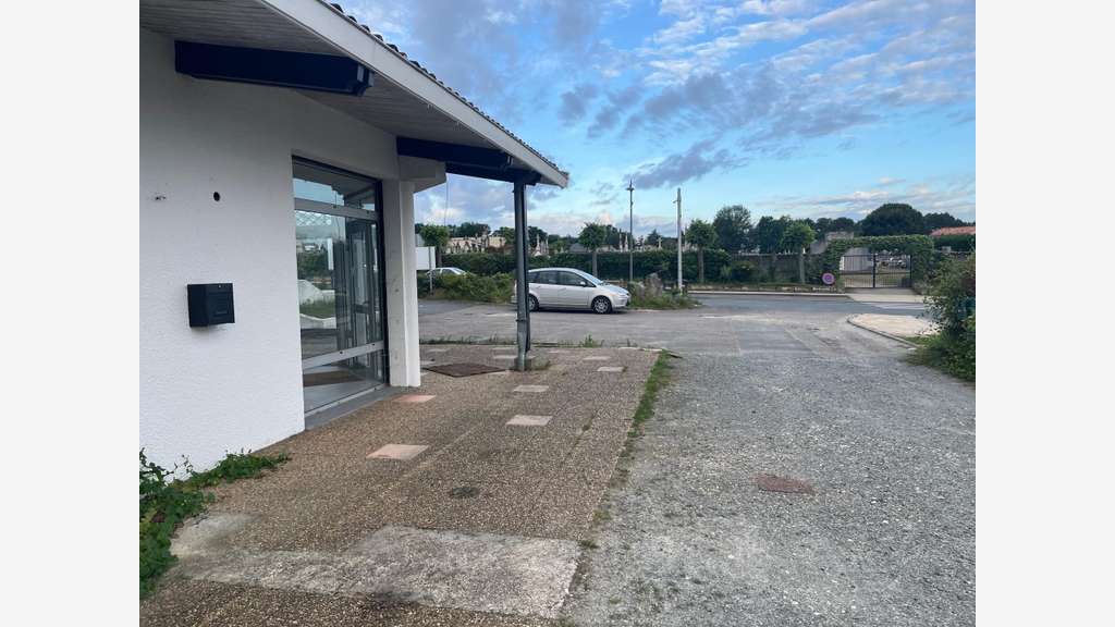 Vente local commercial de 62m² à Montussan