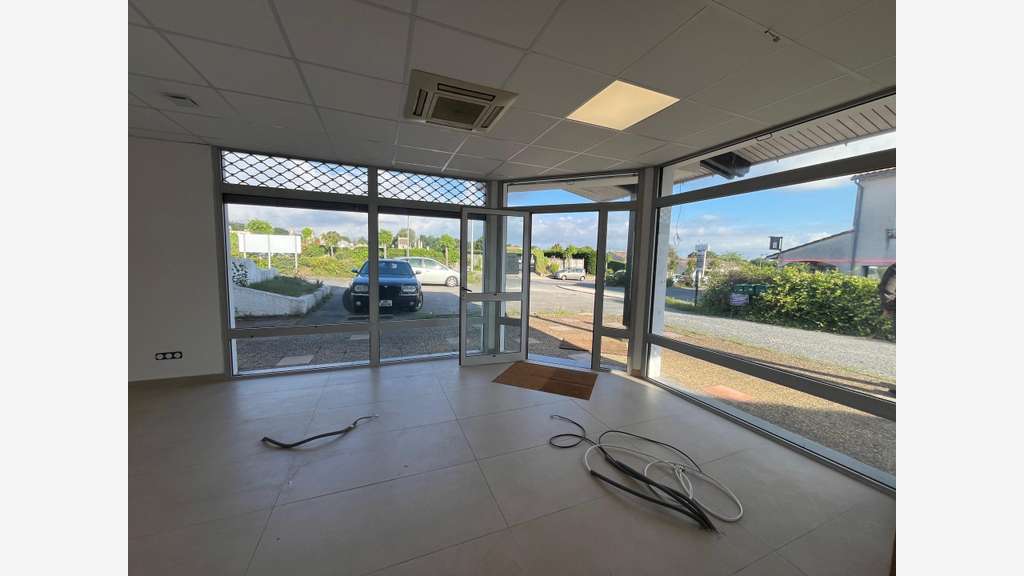 Vente local commercial de 62m² à Montussan