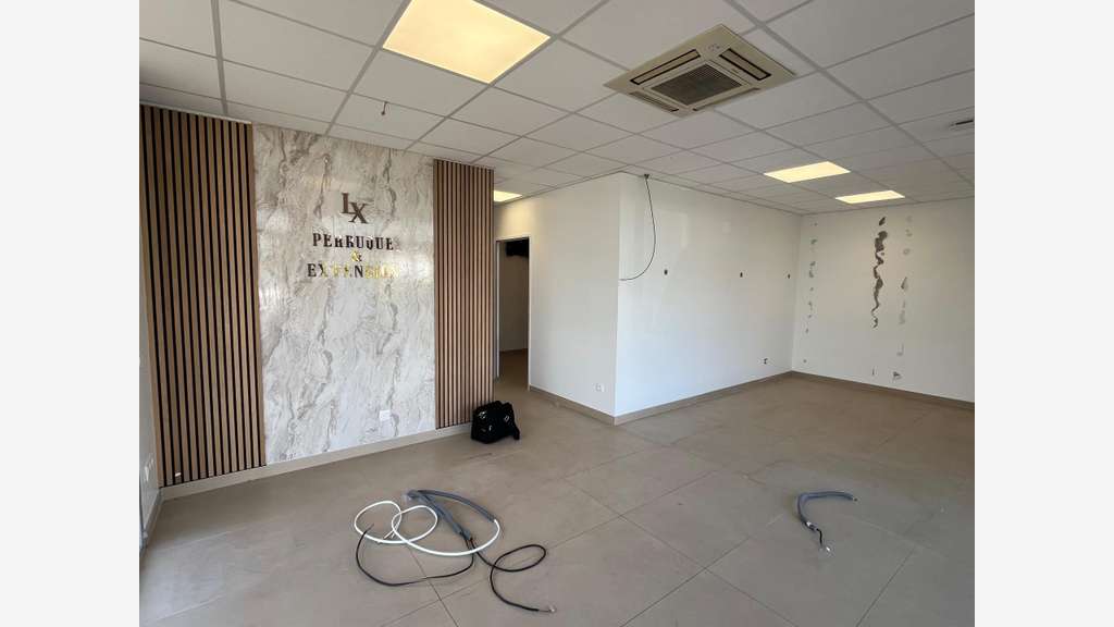 Vente local commercial de 62m² à Montussan