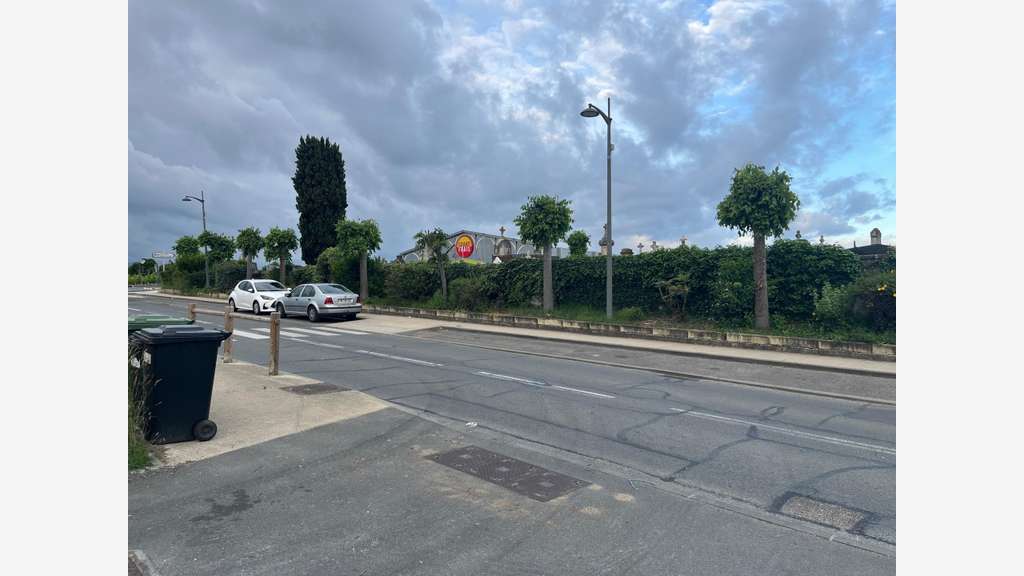 Vente local commercial de 62m² à Montussan