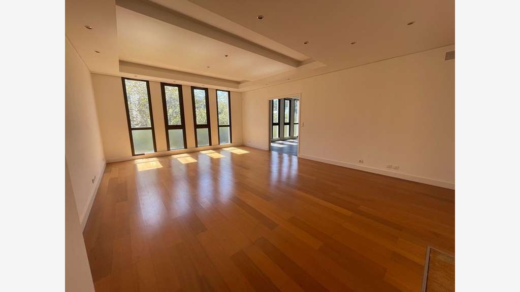 Local/bureau 76m² à vendre en ZAC à Mougins (06)