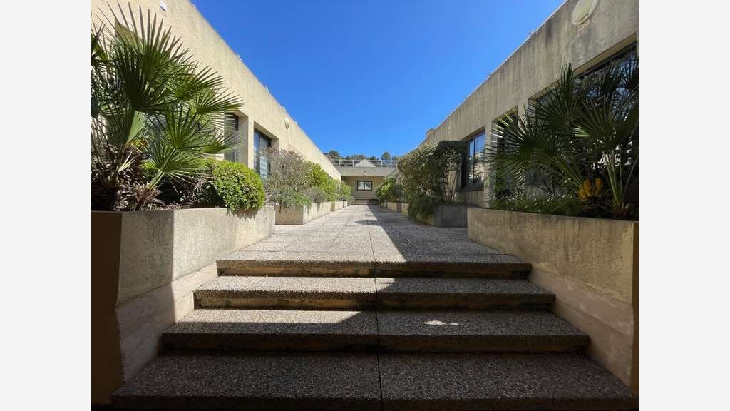 Local/bureau 76m² à vendre en ZAC à Mougins (06)