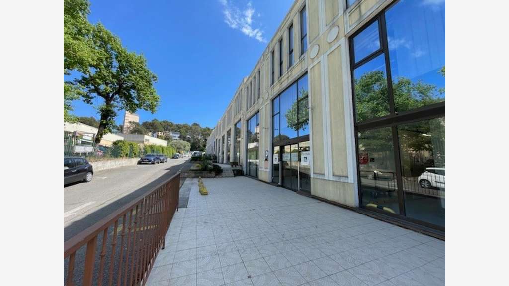 Local/bureau 76m² à vendre en ZAC à Mougins (06)