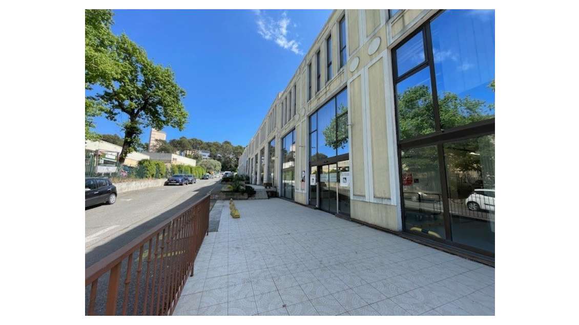 Local/bureau 76m² à vendre en ZAC à Mougins (06)