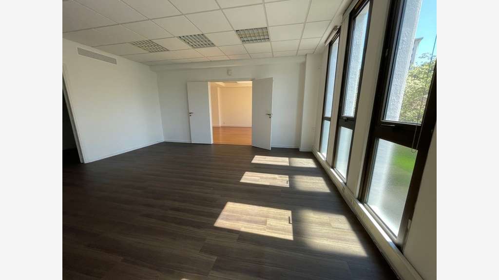 Local/bureau 76m² à vendre en ZAC à Mougins (06)