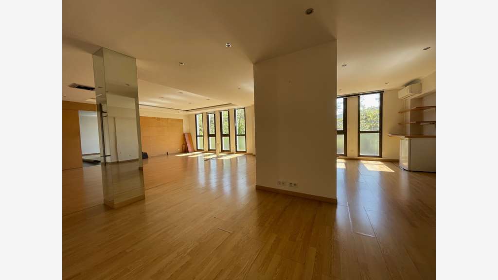 Grand Bureau 116m2 à vendre MOUGINS (06) - libre