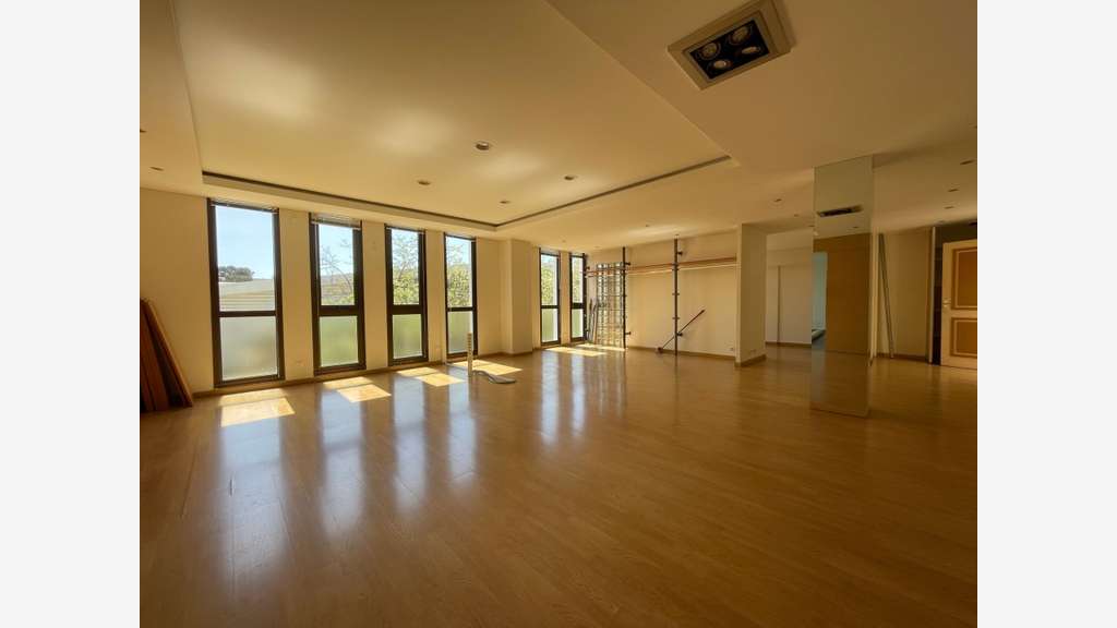 Grand Bureau 116m2 à vendre MOUGINS (06) - libre