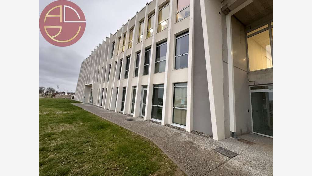 A vendre bureaux neufs ERP 200m² à Muret