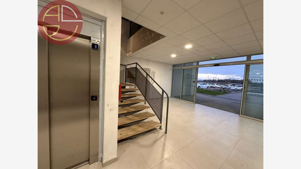 A vendre bureaux neufs ERP 200m² à Muret