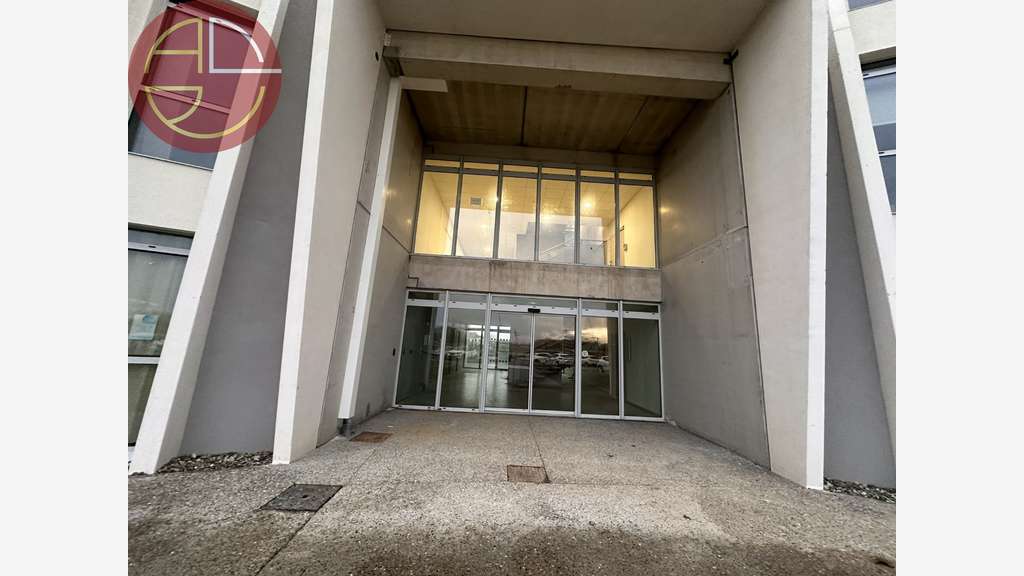 A vendre bureaux neufs ERP 200m² à Muret