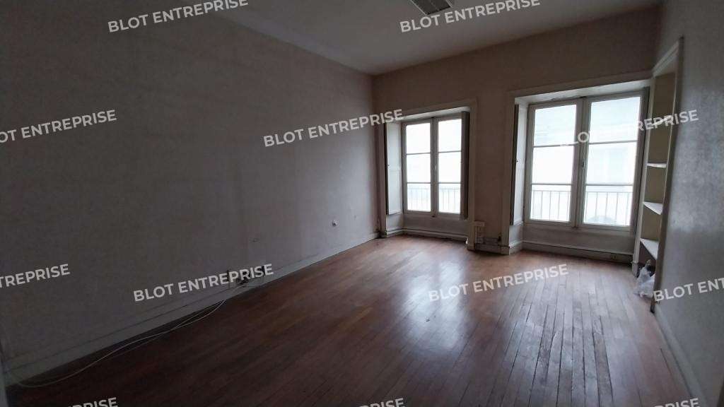 À vendre bureaux 150m² à Nantes quartier dynamique