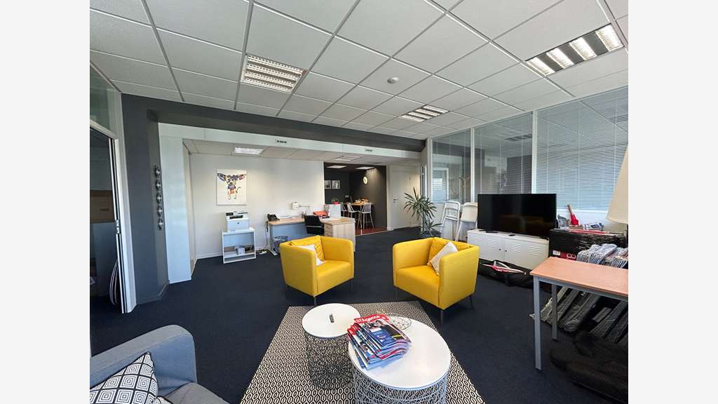 A vendre beaux bureaux rénovés 127m² Nantes Ouest
