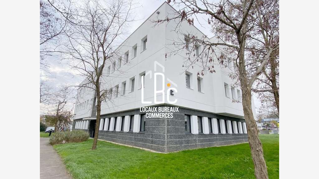 Bureaux de 210m² + parkings à vendre à Nantes 