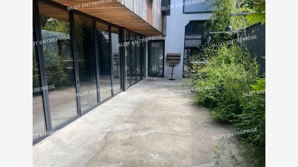 À VENDRE - À LOUER - BUREAUX - 323 M² - NANTES