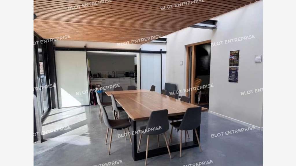 À VENDRE - À LOUER - BUREAUX - 323 M² - NANTES