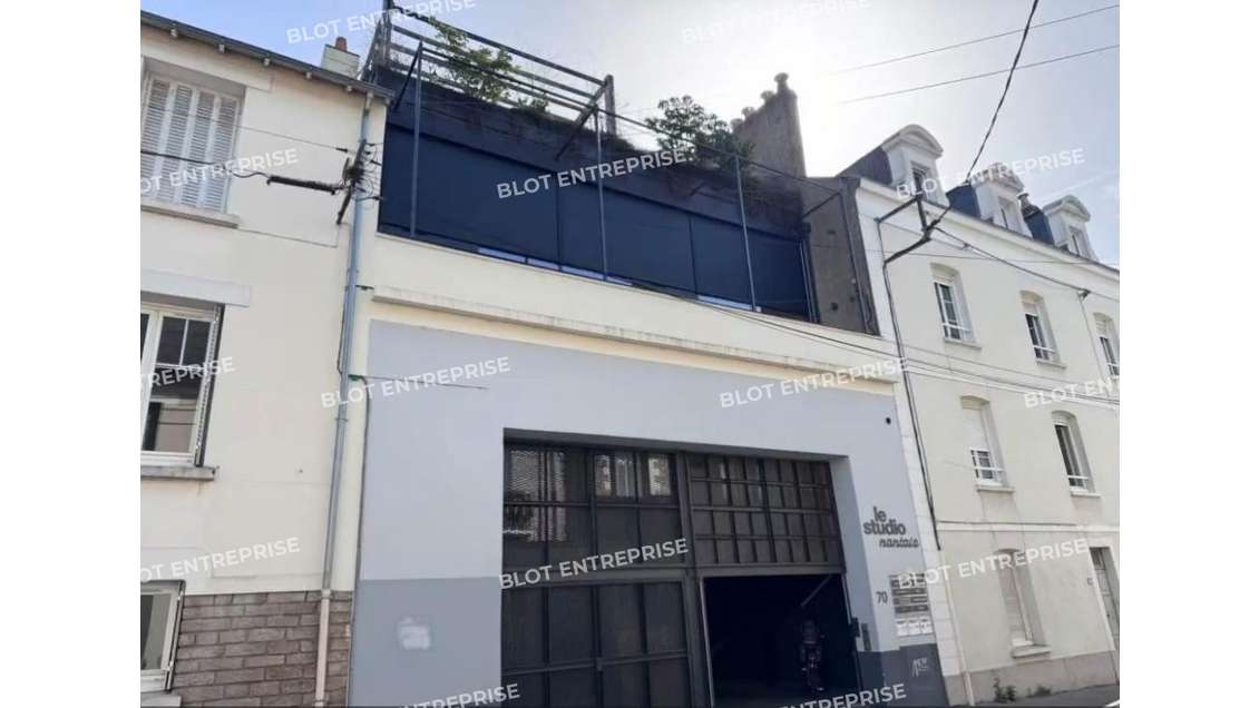 À VENDRE - À LOUER - BUREAUX - 323 M² - NANTES
