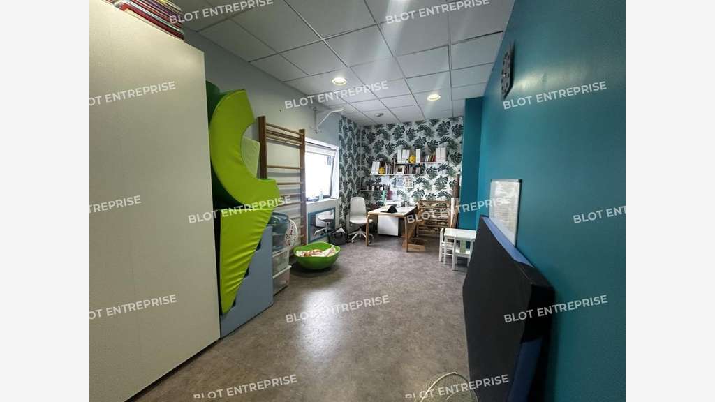 À VENDRE - BUREAUX - LOCAUX COMMERCIAUX - 156 M² -
