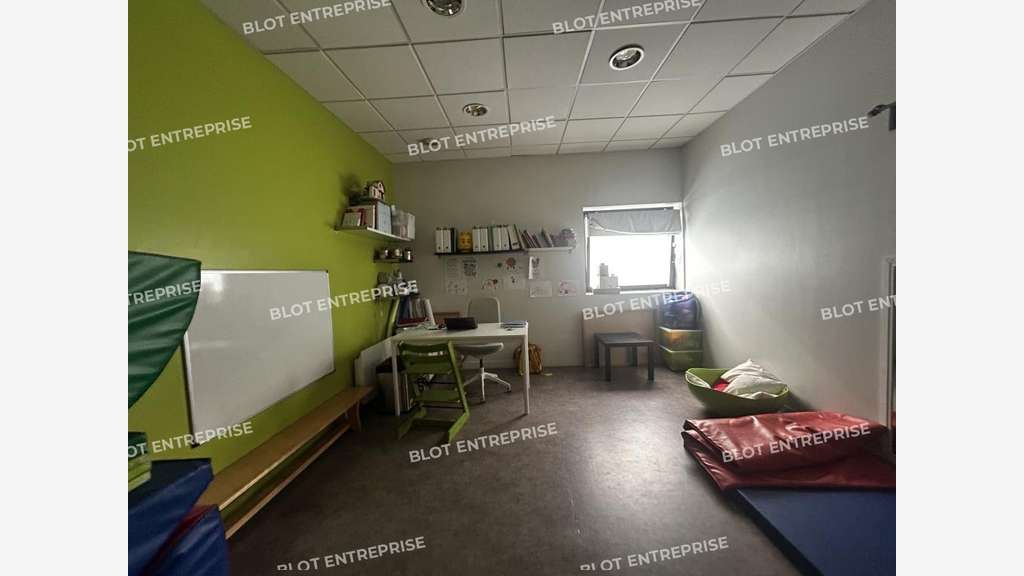 À VENDRE - BUREAUX - LOCAUX COMMERCIAUX - 156 M² -