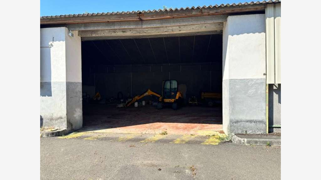 A vendre dépôt 500m² zone d'activité de Nersac 