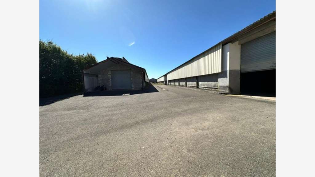 A vendre dépôt 500m² zone d'activité de Nersac 