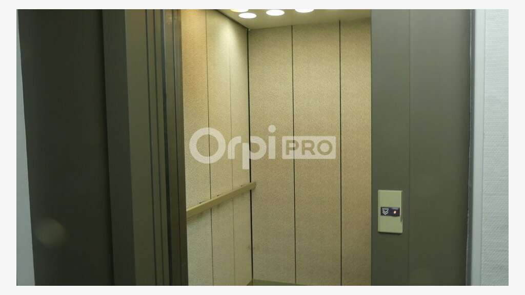 AV locaux de 410m² en R+2 accessibles PMR à Nevers