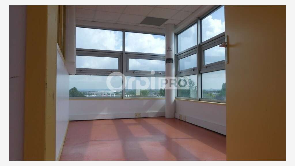 AV locaux de 410m² en R+2 accessibles PMR à Nevers