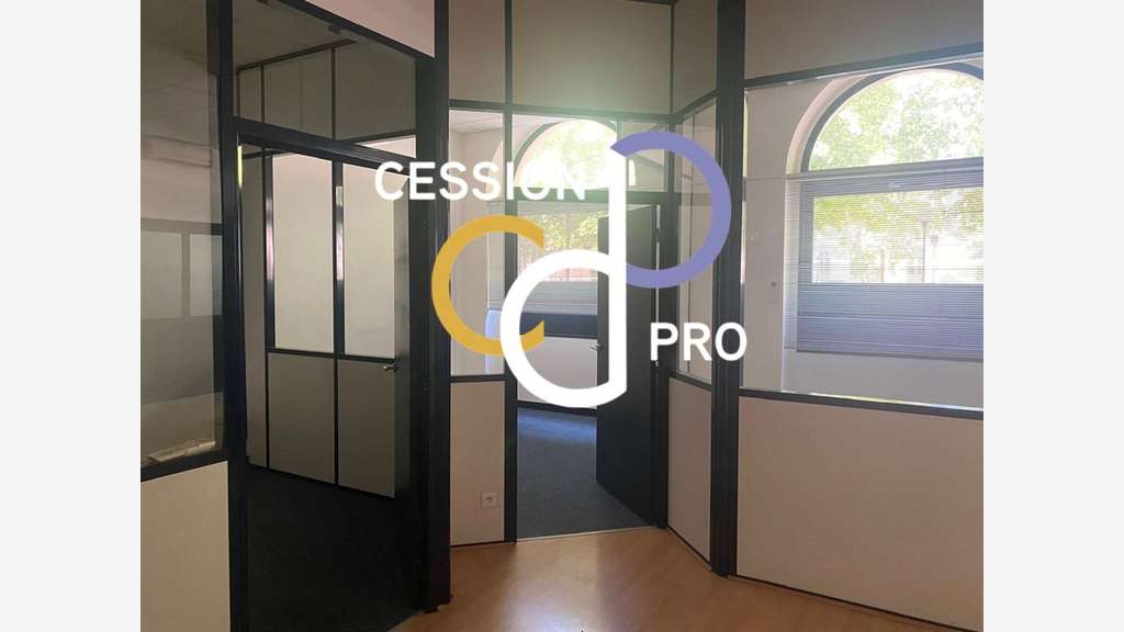 AV bureaux local d'activité ou cial 375m² Nîmes