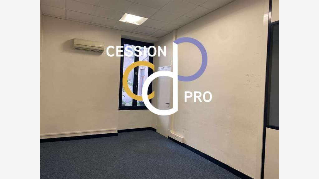 AV bureaux local d'activité ou cial 375m² Nîmes