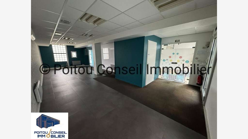 Vente local commercial 318m² à Niort prox centre