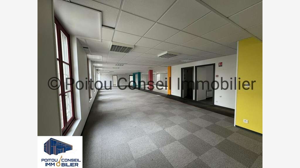 Vente local commercial 318m² à Niort prox centre