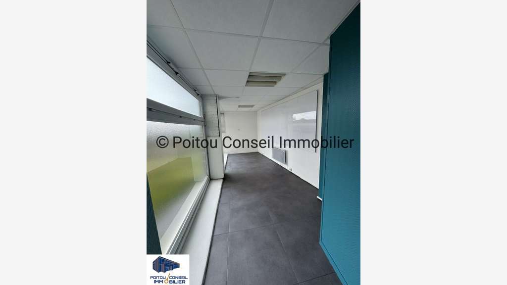 Vente local commercial 318m² à Niort prox centre