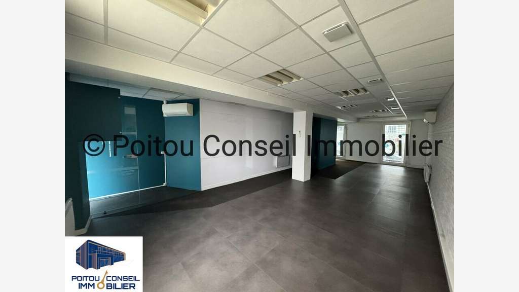 Vente local commercial 318m² à Niort prox centre
