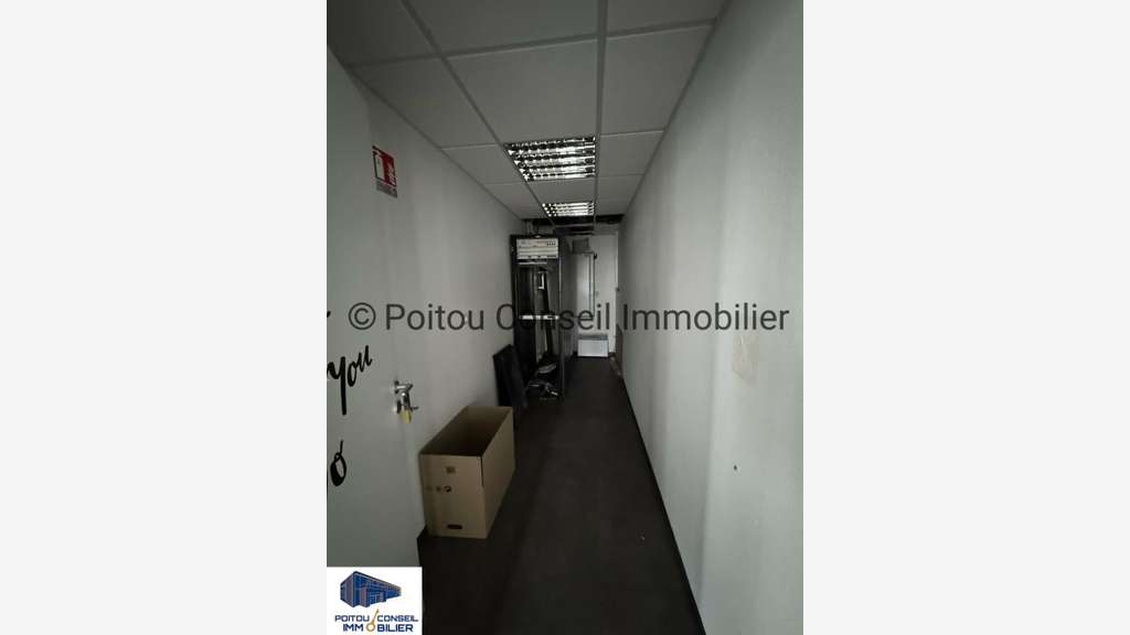 Vente local commercial 318m² à Niort prox centre