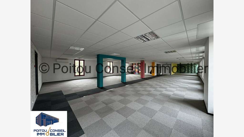 Vente local commercial 318m² à Niort prox centre