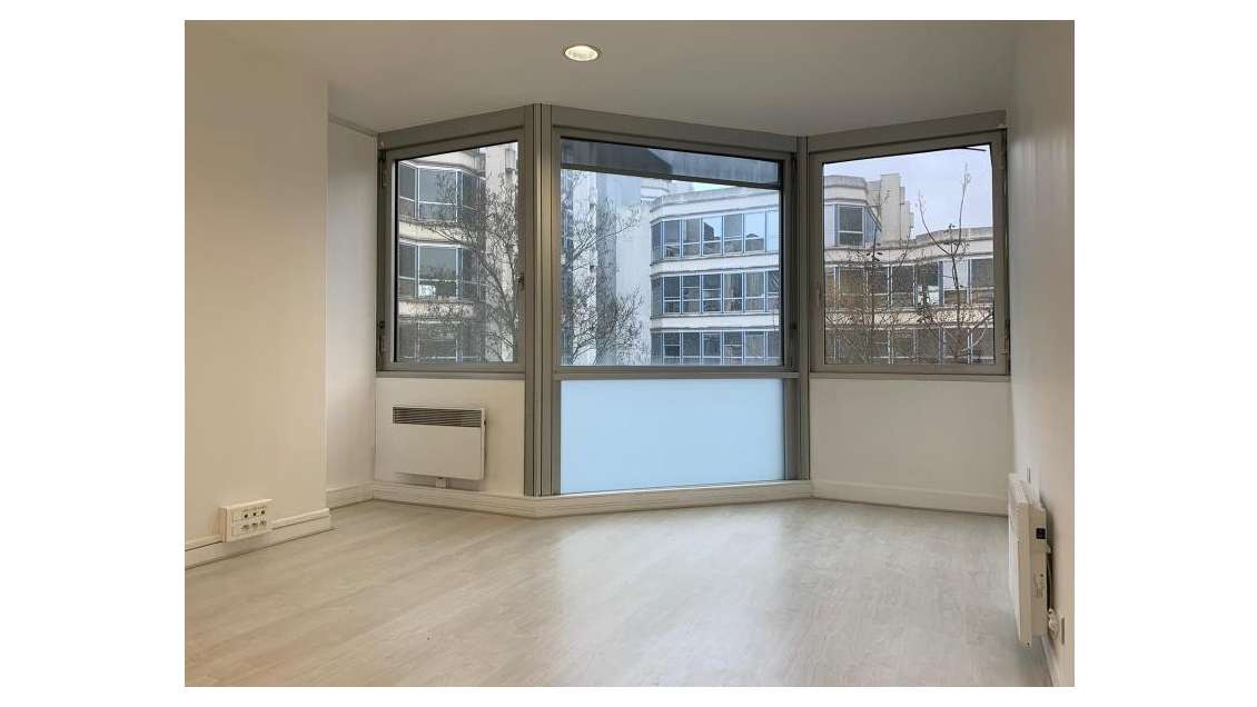 AV murs bureaux à Noisy le grand- Mont d'Est Murs