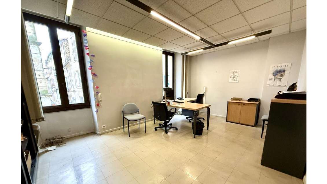 Vente bureaux climatisés 160m² à Orange centre