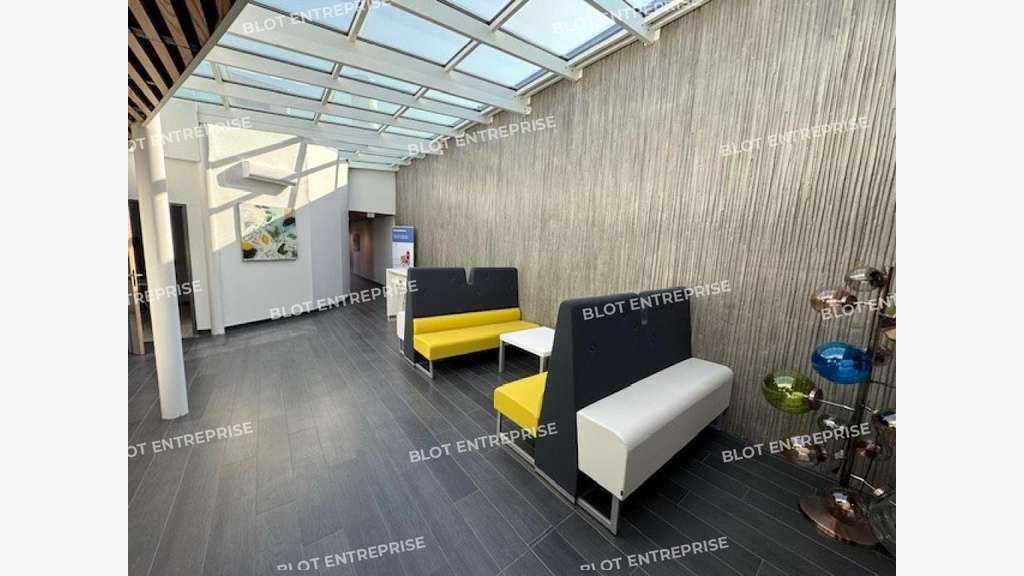À vendre bureaux 923m² à Orvault Forum