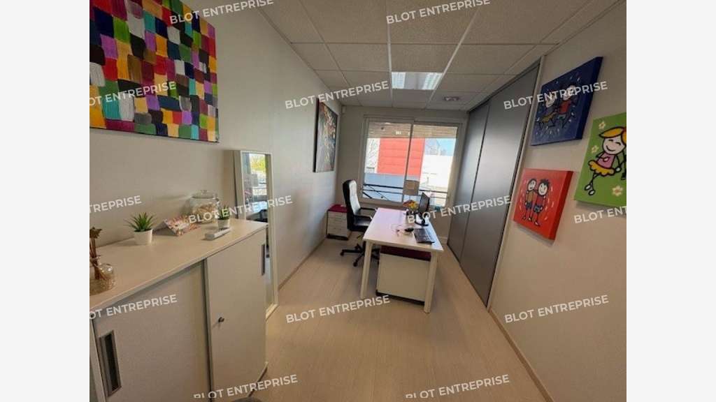 À vendre bureaux 923m² à Orvault Forum
