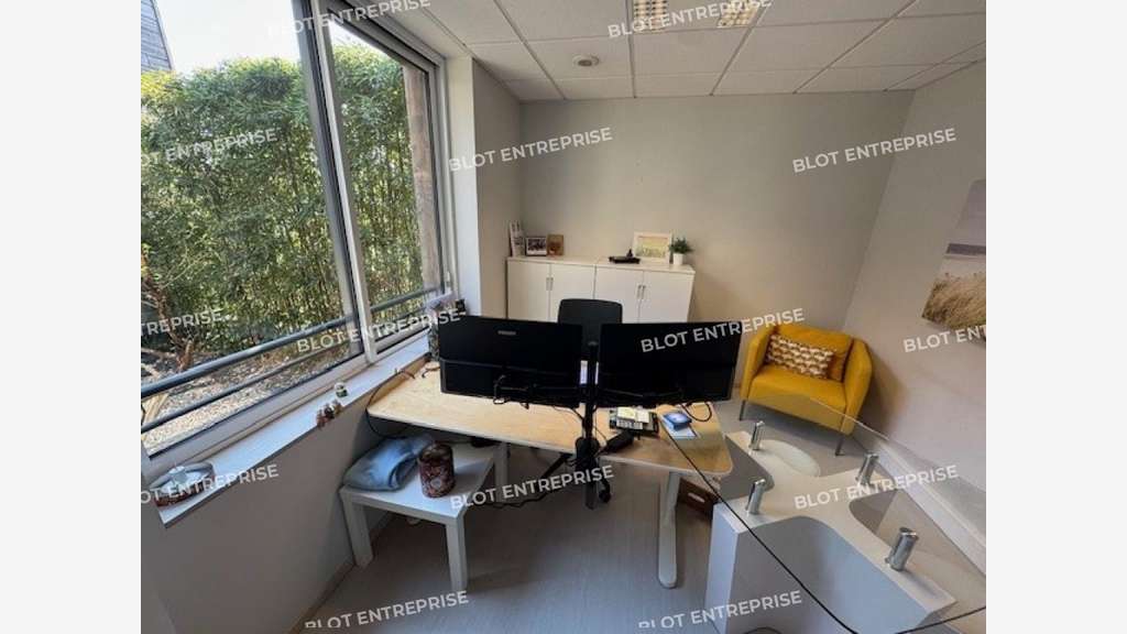 À vendre bureaux 923m² à Orvault Forum