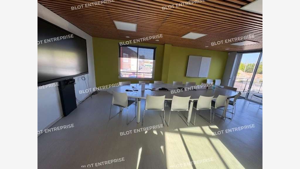 À vendre bureaux 923m² à Orvault Forum