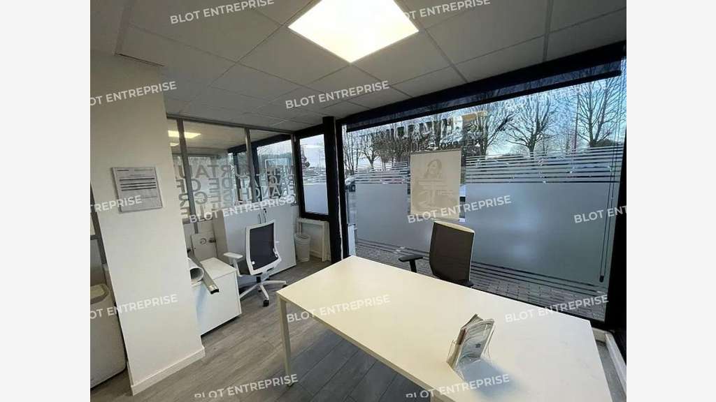 A vendre bureaux locaux commerciaux 118m² Orvault