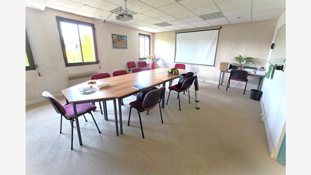 A vendre bureaux 134m²  5 pièces à Pamiers