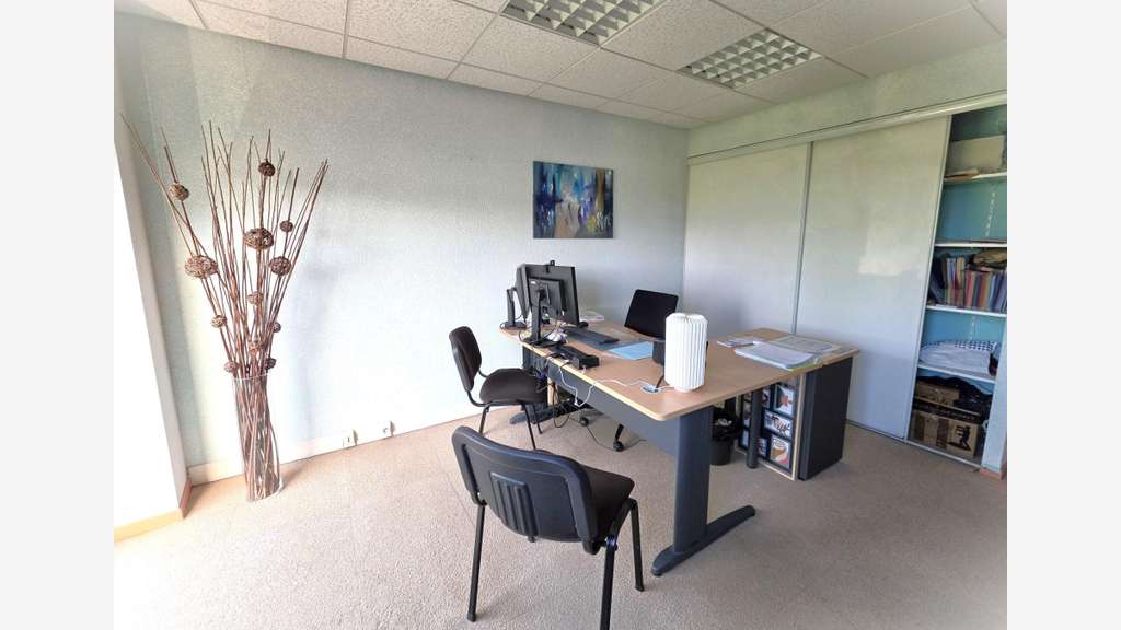A vendre bureaux 134m²  5 pièces à Pamiers