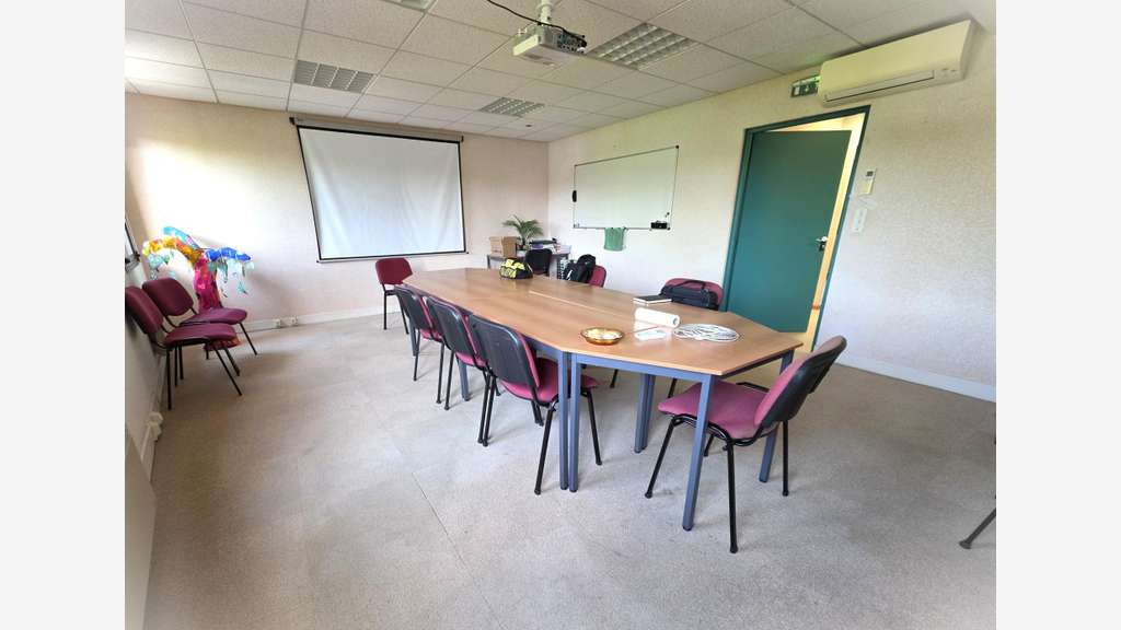 A vendre bureaux 134m²  5 pièces à Pamiers
