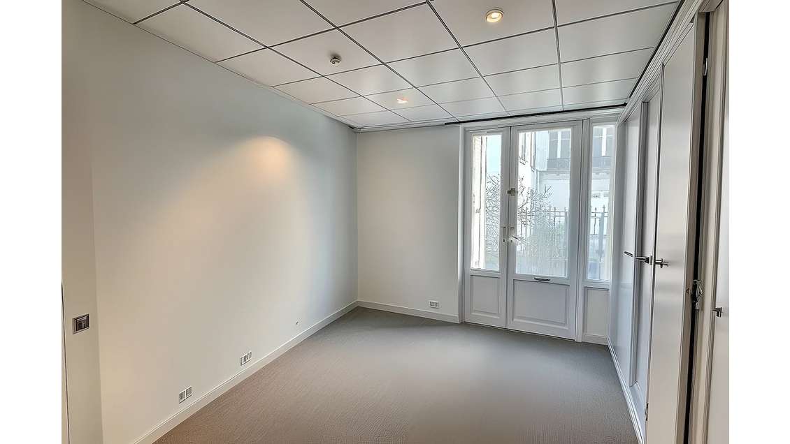 Vente bureaux bel empl à Paris 17e La Fourche