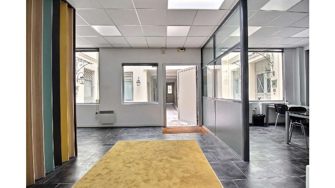 Vente bureaux RDC sur cour à Paris 2e Sentier 