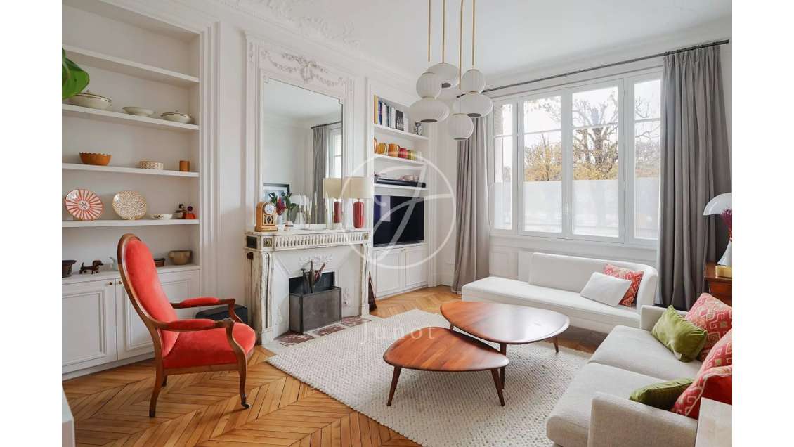 Bureau lisière Paris 5e et 6e St-Michel/Luxembourg